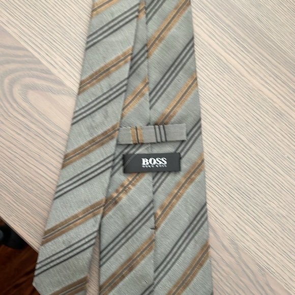 Hugo Boss Mens tie green,black&gold.See photos for marks priced accordingly - Picture 7 of 11